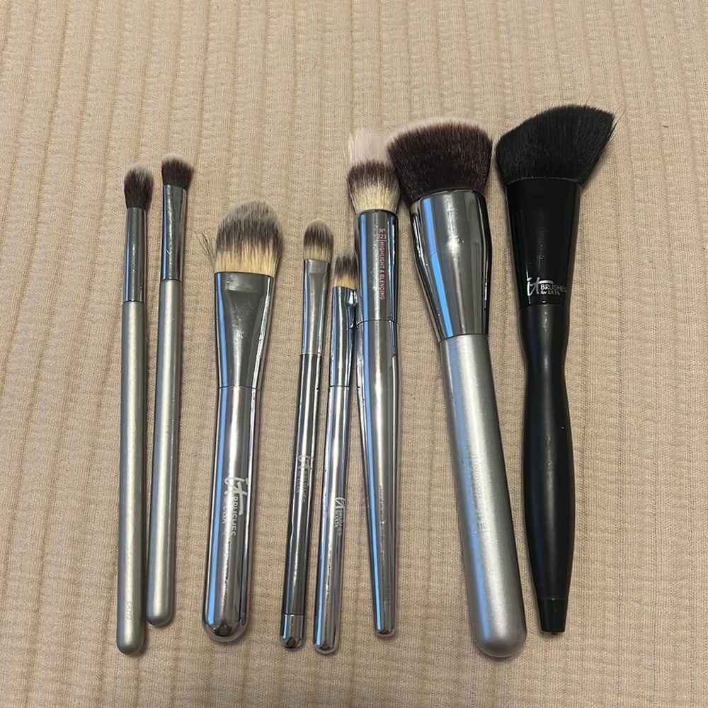 It cosmetics brushes